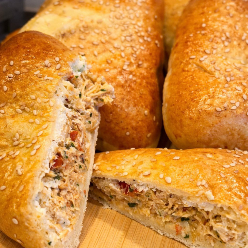 Esfiha de Frango com Cream Cheese / Chicken & Cream Cheese Esfiha - Smaka Bra (Unit.)