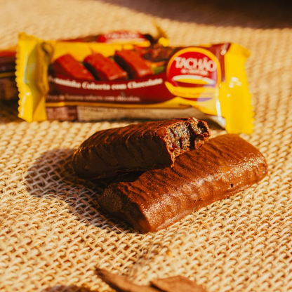 Bananinha Coberta com Chocolate / Chocolate-Covered Banana Sweet - Tachão de Ubatuba