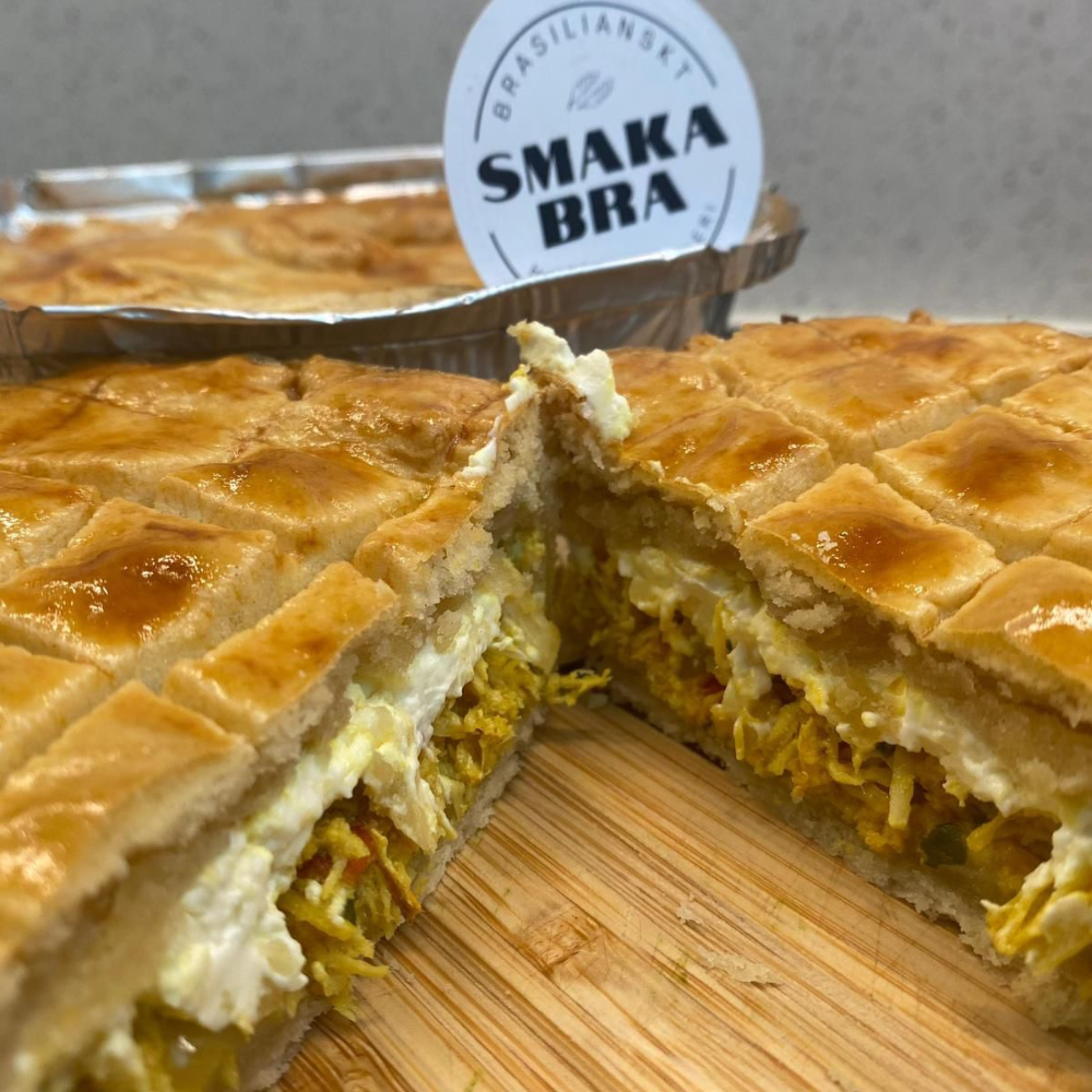 Empadão de Frango com Requeijão / Chicken Pie with Cream Cheese - Smaka Bra (350g)