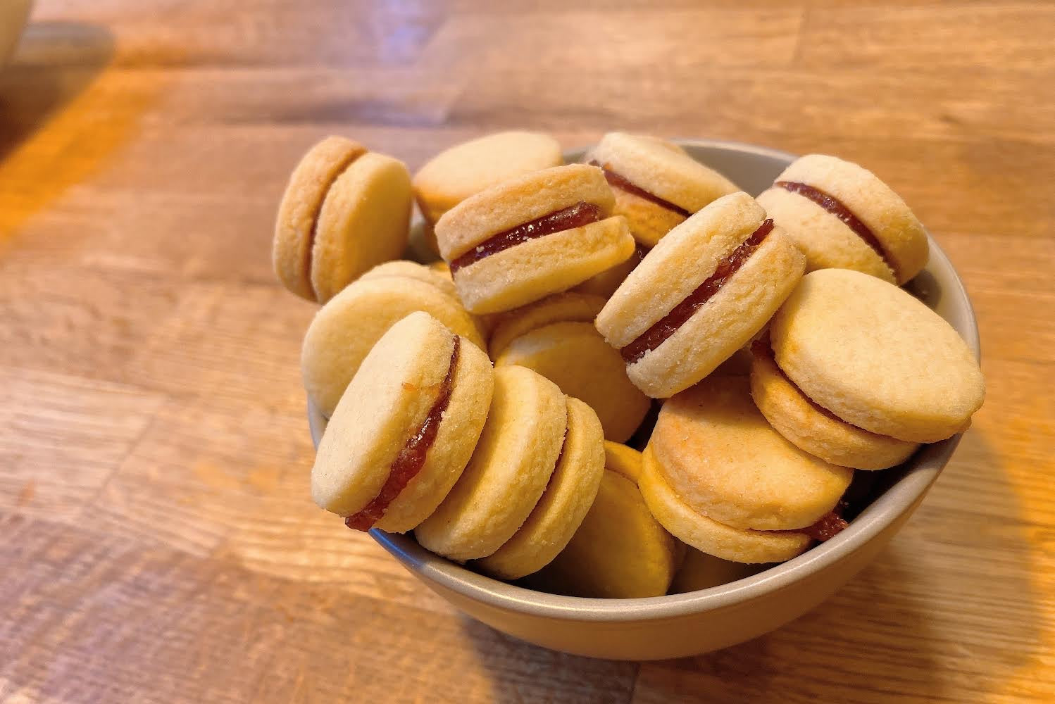 Casadinhos com Goiabada / Butter Cookies filled with Guava Jam (200g)