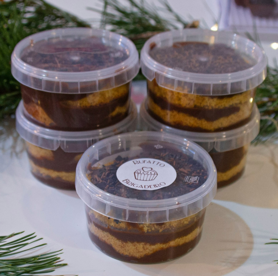 Bolo no Pote de Cenoura com Brigadeiro / Carrot Cake with Brigadeiro in a Jar